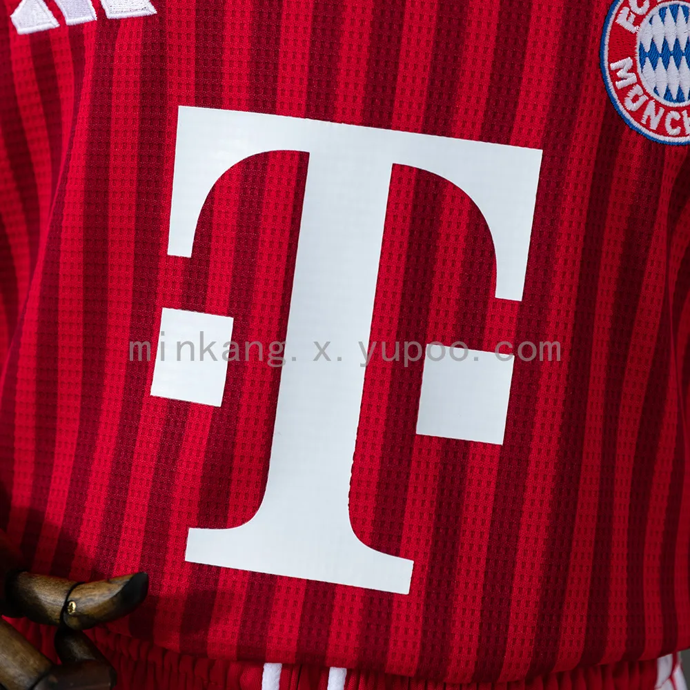 Bayern München 2026/27 - Conjunto Niño Local — vista 4