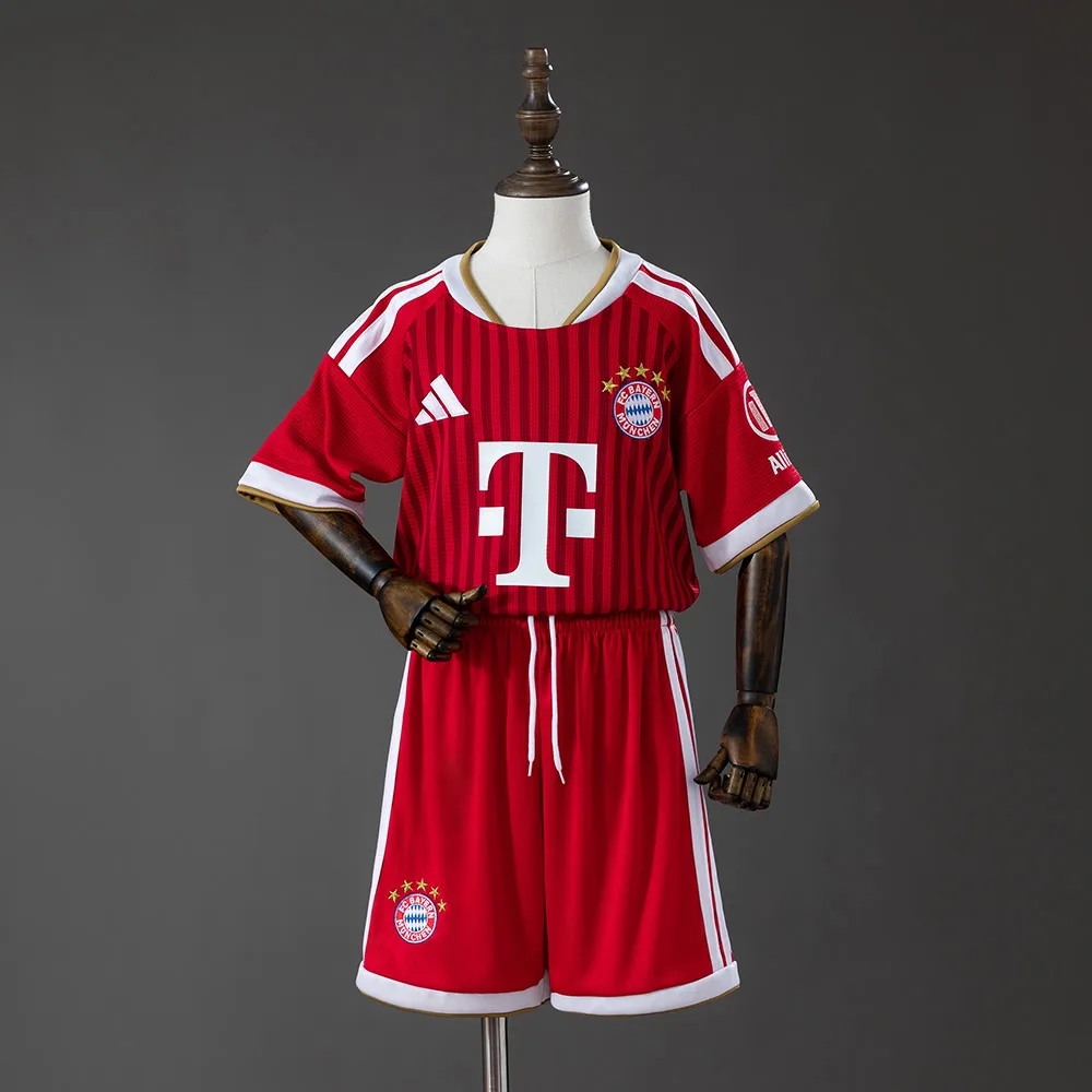 Bayern München 2026/27 - Conjunto Niño Local