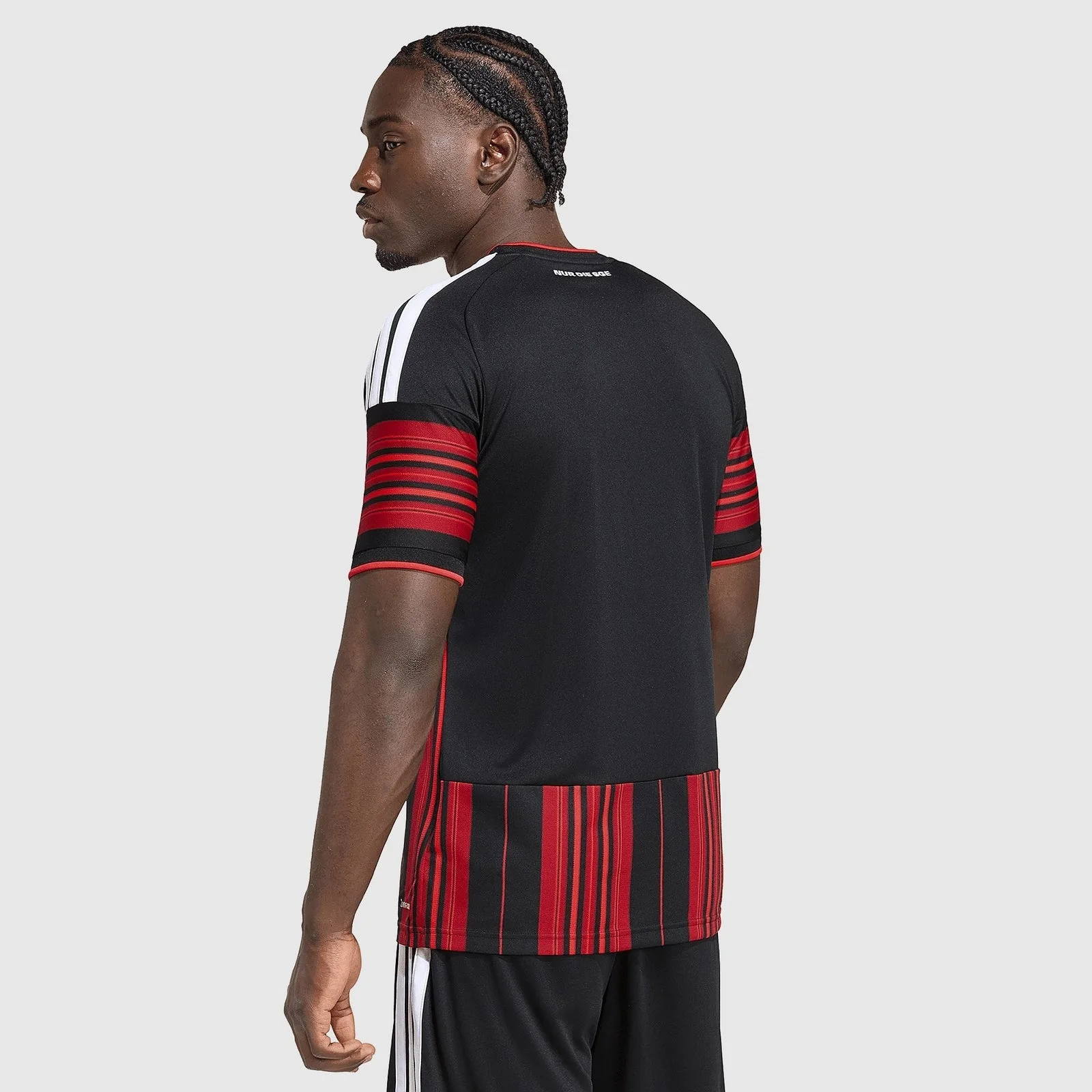 Camiseta Eintracht Frankfurt 2026/27 - Local — vista 5