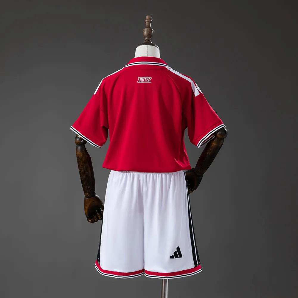 Manchester United 2026/27 - Conjunto Niño Local — vista 3